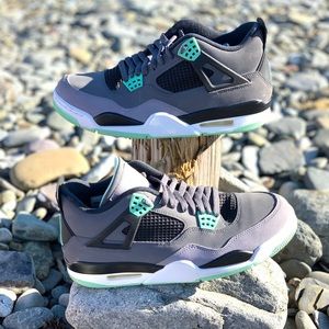 Air Jordan 4 (without original box) Size 9.5